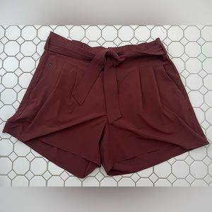 Athleta Skyliner II shorts in Cognac, size 16
